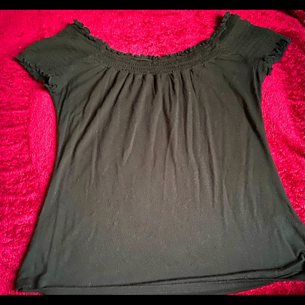 Black shoulder shirt